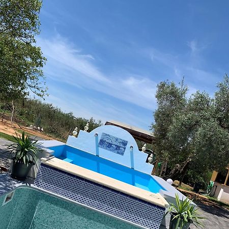 Casa Los Laureles Pilas Luaran gambar