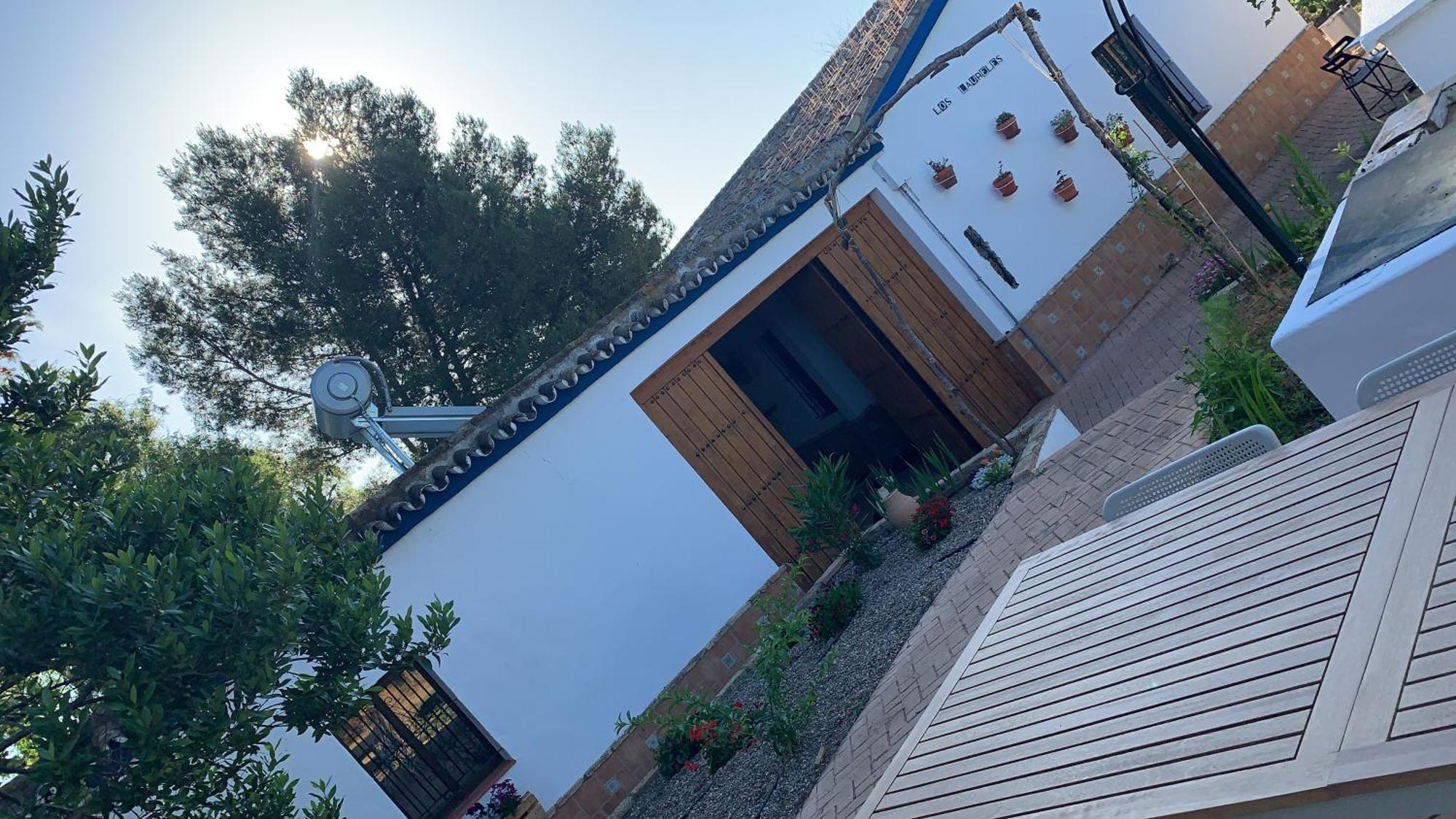 Casa Los Laureles Pilas Luaran gambar