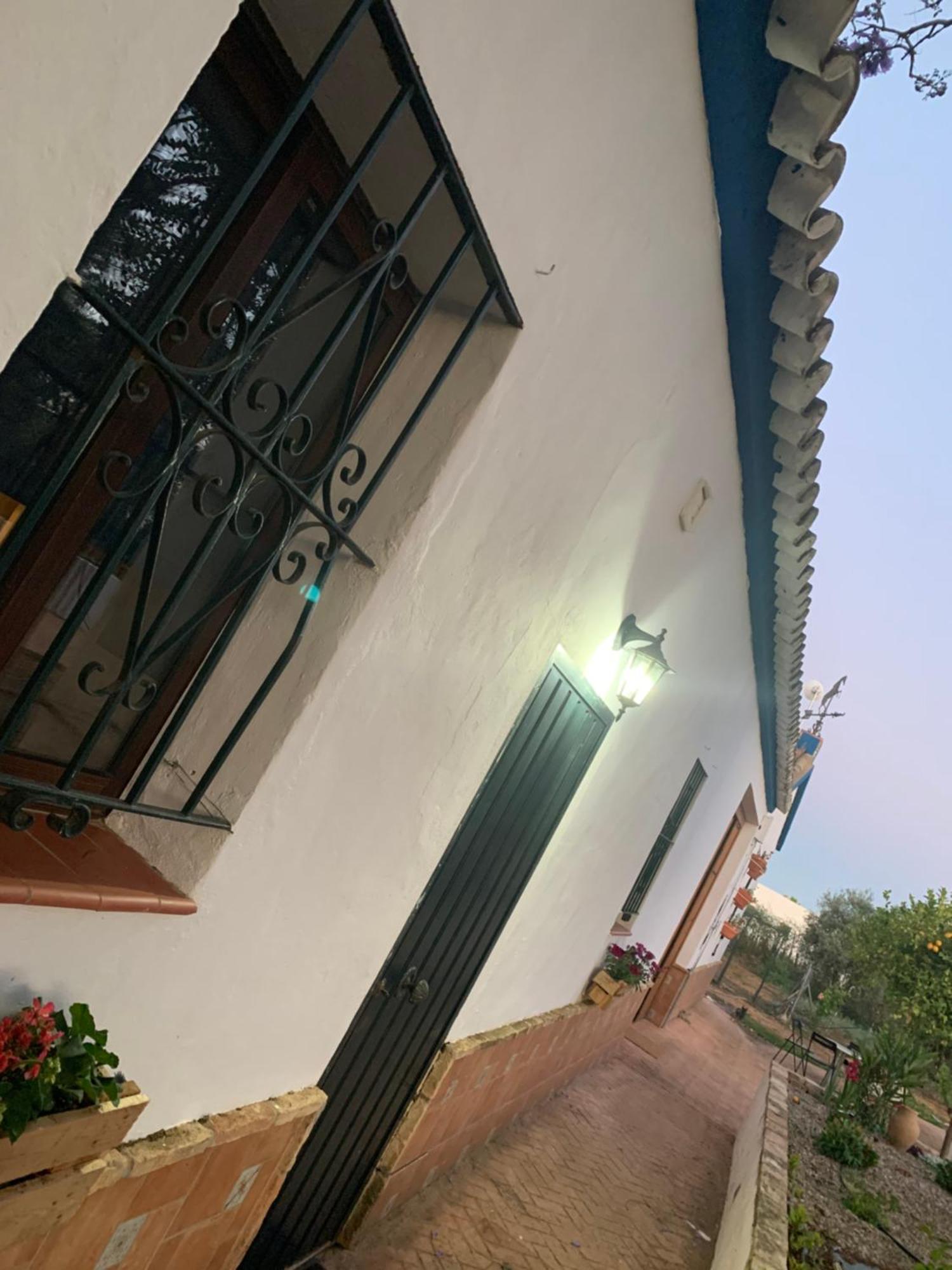 Casa Los Laureles Pilas Luaran gambar