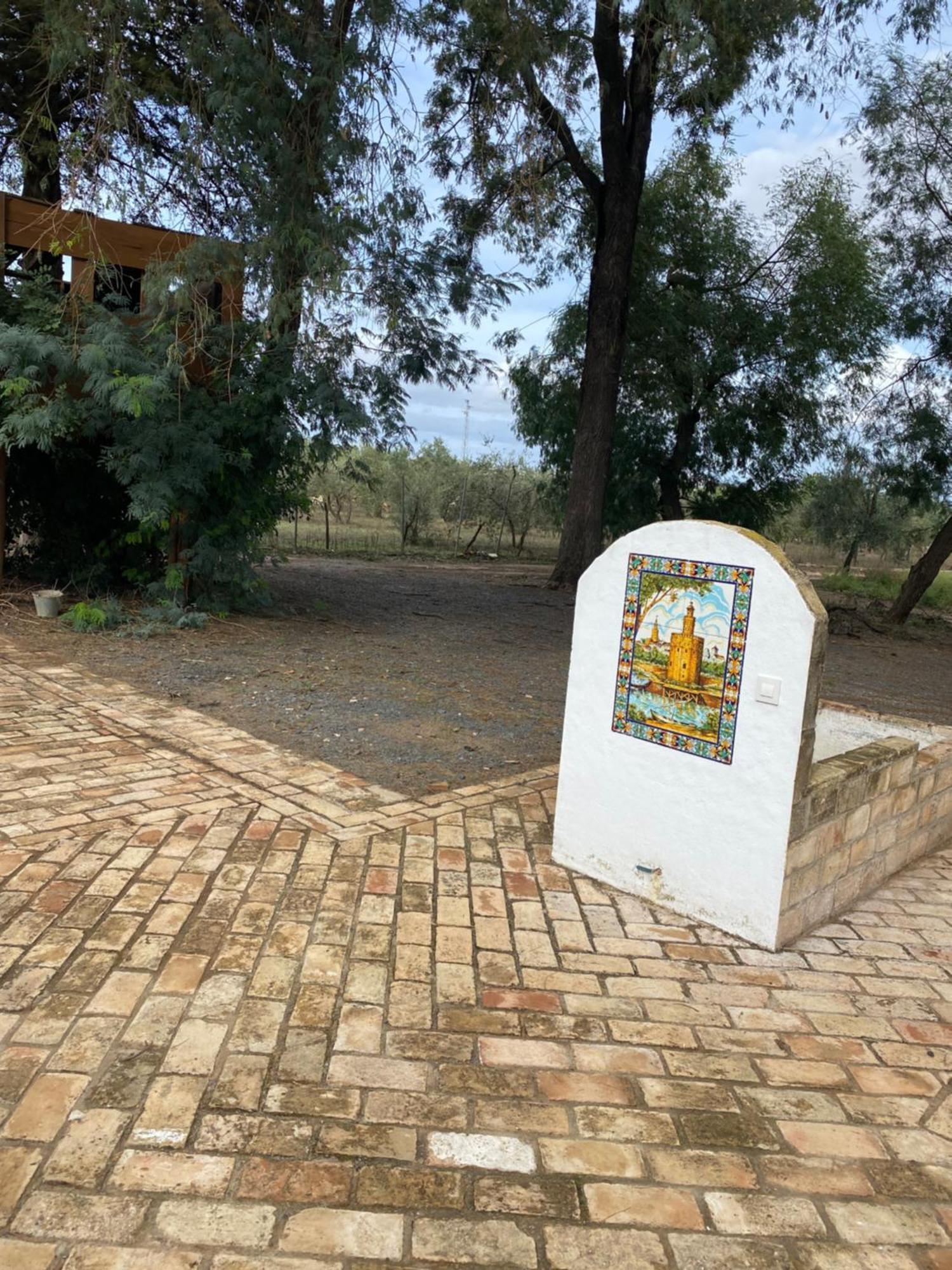 Casa Los Laureles Pilas Luaran gambar